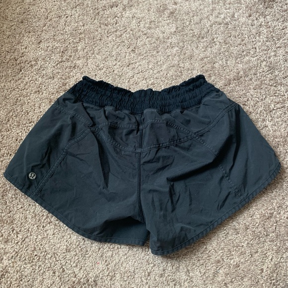 Lululemon Low Rise Tracker Shorts - Picture 2 of 6